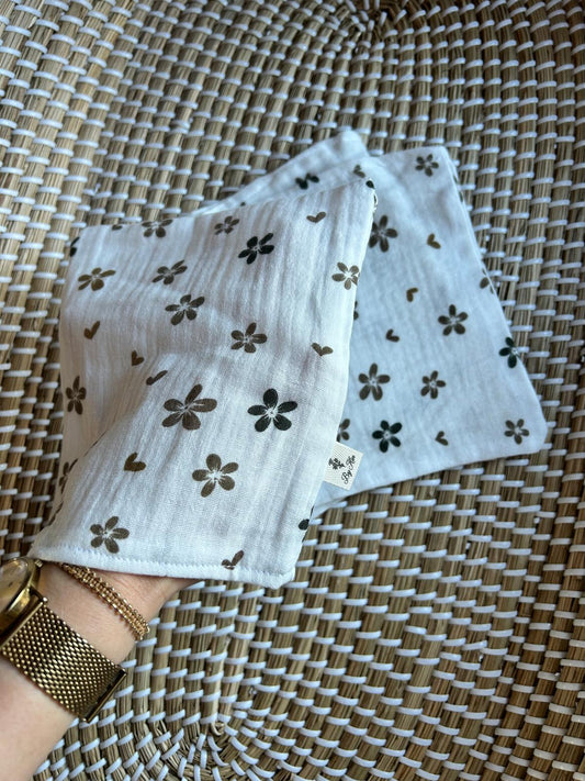 Handgemaakte Hydrofiele washandjes beige bloemetjes