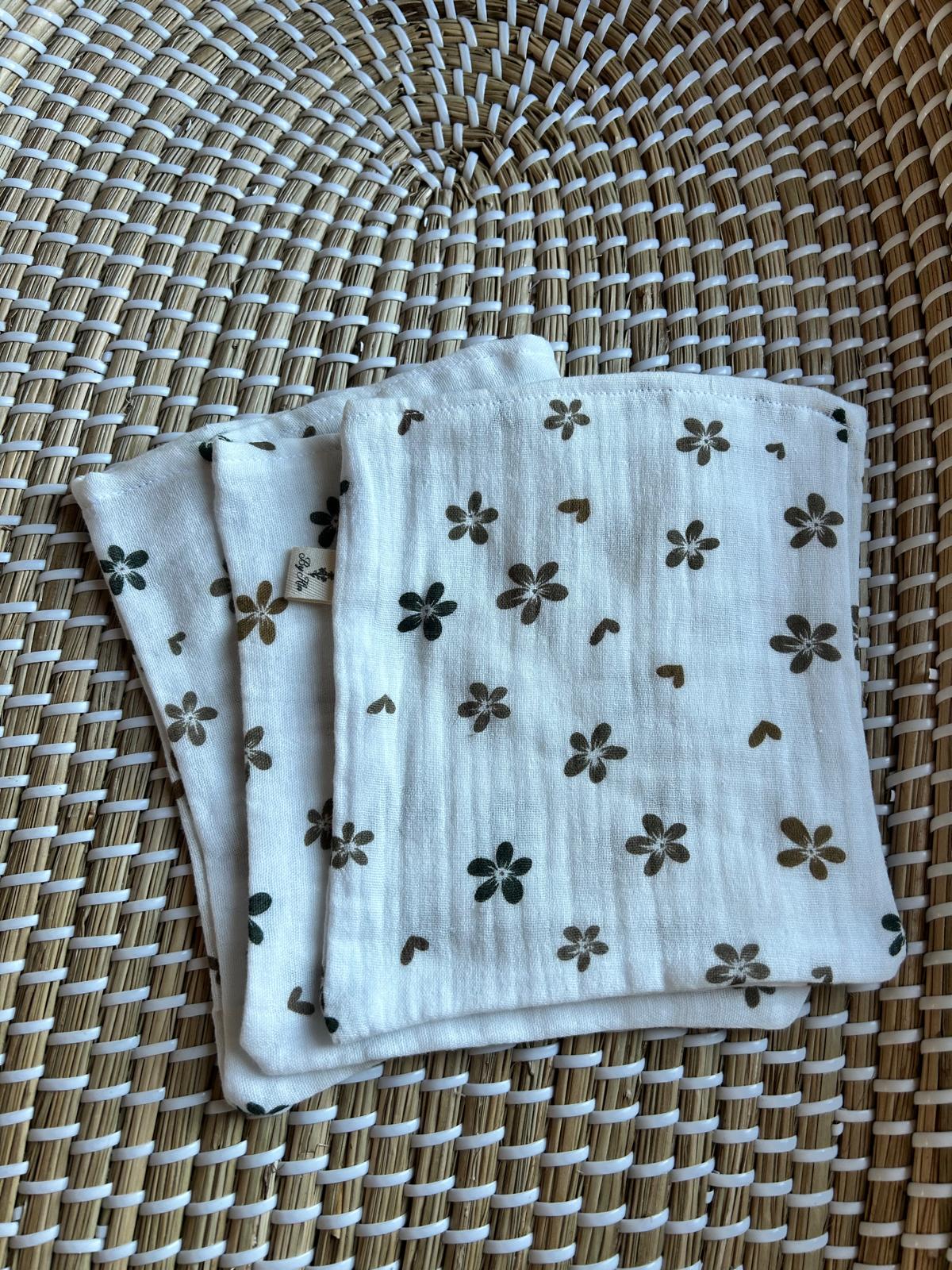 Handgemaakte Hydrofiele washandjes beige bloemetjes