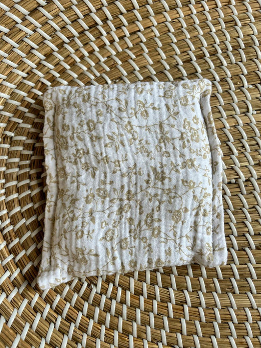 Sensorisch zakje hydrofiel beige bloem knisperfolie