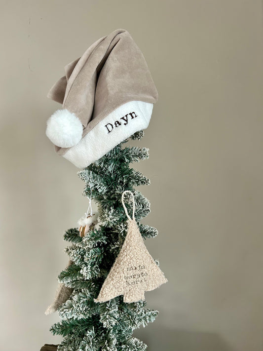 Beige-Kerstmuts-met-naam 