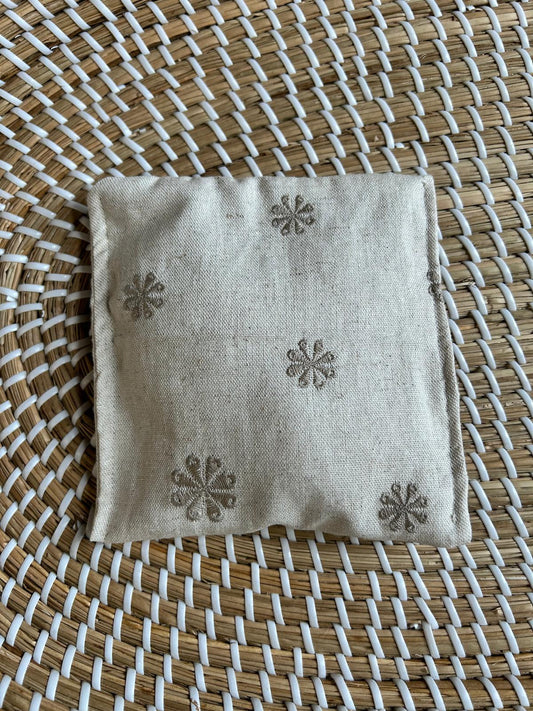 Sensorisch zakje linnen bloem beige knisperfolie