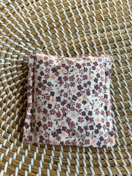 Sensorisch zakje mauve bloemen kersenpitten