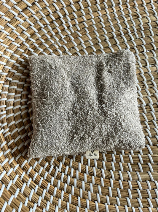 Sensorisch zakje teddy zandkleur rammelaar